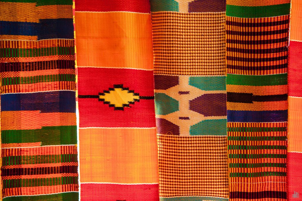 Kente Webstoffe Ghana